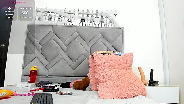 alicee 18 online show from September 29, 2025, 1:49 pm