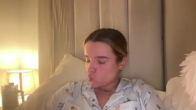 Snapshot of maisiesmithx chatting on July 5, 2026, 2:40 am maisiesmithx online show from July 5, 2026, 2:40 am