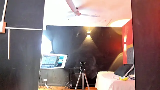 YayaHilton online show from March 27, 2026, 5:24 am