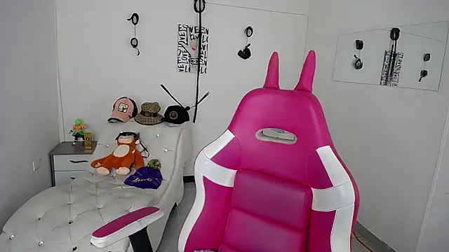 Leonard Price online show from September 19, 2025, 1:07 am