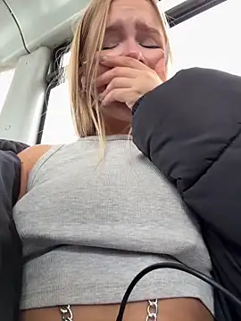 Snapshot of mur_girl chatting on March 7, 2025, 10:24 am mur girl online show from March 7, 2025, 10:24 am