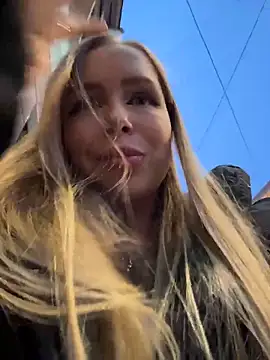 Snapshot of mur_girl chatting on December 4, 2025, 1:20 pm mur girl online show from December 4, 2025, 1:20 pm