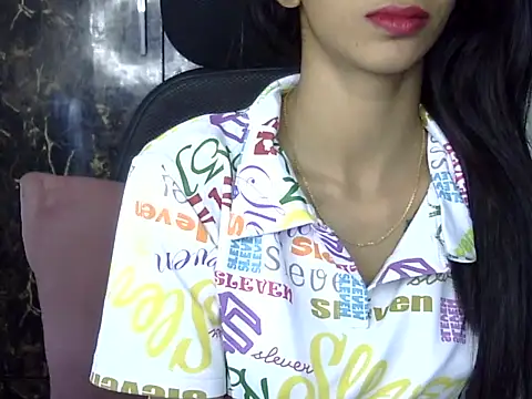 Snapshot of MAAYRA_09 chatting on January 30, 2025, 6:43 pm MAAYRA 09 online show from January 30, 2025, 6:43 pm