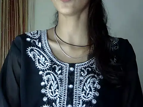 Snapshot of MAAYRA_09 chatting on October 3, 2025, 5:54 pm MAAYRA 09 online show from October 3, 2025, 5:54 pm