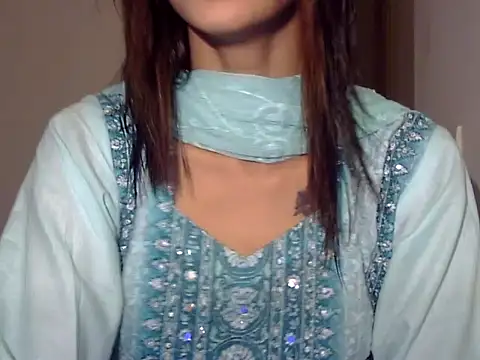 MAAYRA 09 online show from December 17, 2025, 10:54 am