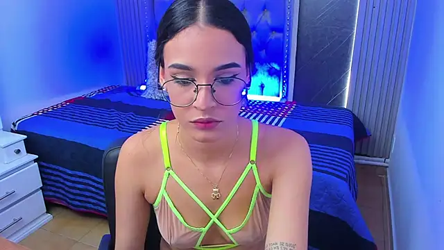 Susieeve online show from March 17, 2025, 9:34 pm