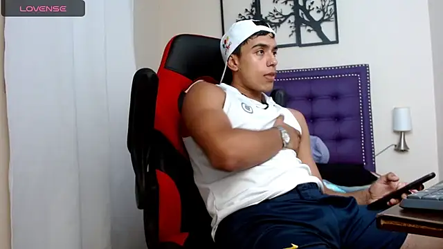 Snapshot of karlgiles_ chatting on December 10, 2024, 6:28 pm karlgiles online show from December 10, 2024, 6:28 pm