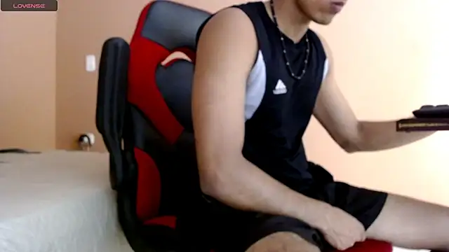 Snapshot of karlgiles_ chatting on February 17, 2025, 6:37 pm karlgiles online show from February 17, 2025, 6:37 pm