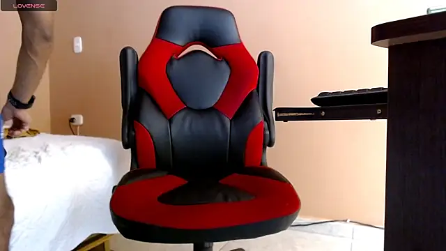 Snapshot of karlgiles_ chatting on February 23, 2025, 6:34 pm karlgiles online show from February 23, 2025, 6:34 pm