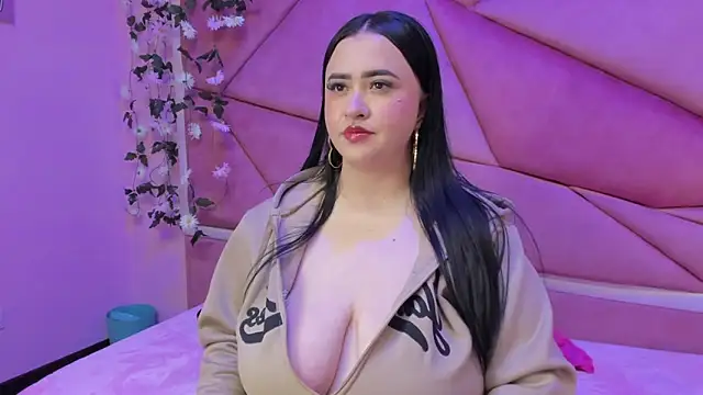 Snapshot of Victoria_Rossy chatting on October 2, 2025, 8:05 pm Victoria Rossy online show from October 2, 2025, 8:05 pm