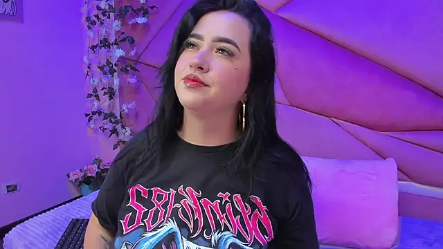 Snapshot of Victoria_Rossy chatting on October 24, 2025, 7:54 pm Victoria Rossy online show from October 24, 2025, 7:54 pm