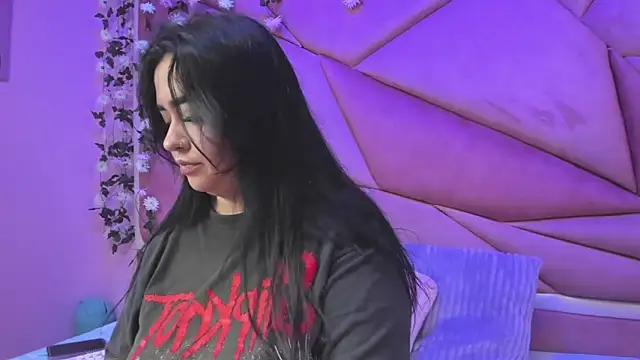 Snapshot of Victoria_Rossy chatting on November 9, 2025, 8:29 pm Victoria Rossy online show from November 9, 2025, 8:29 pm