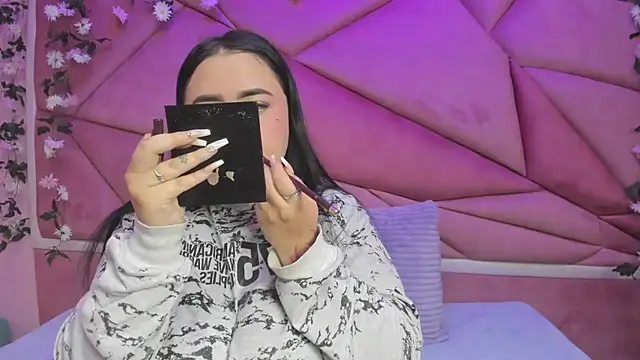 Snapshot of Victoria_Rossy chatting on November 15, 2025, 8:38 pm Victoria Rossy online show from November 15, 2025, 8:38 pm