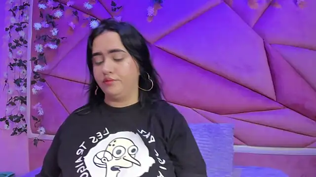 Snapshot of Victoria_Rossy chatting on December 2, 2025, 7:53 pm Victoria Rossy online show from December 2, 2025, 7:53 pm