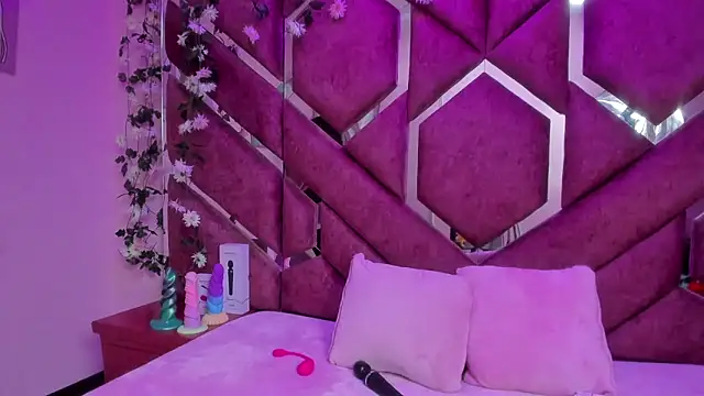 Victoria Rossy online show from February 25, 2026, 8:29 pm