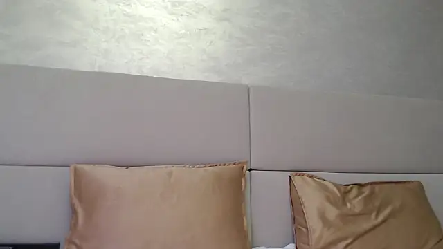 MiaRie online show from November 4, 2025, 3:55 pm