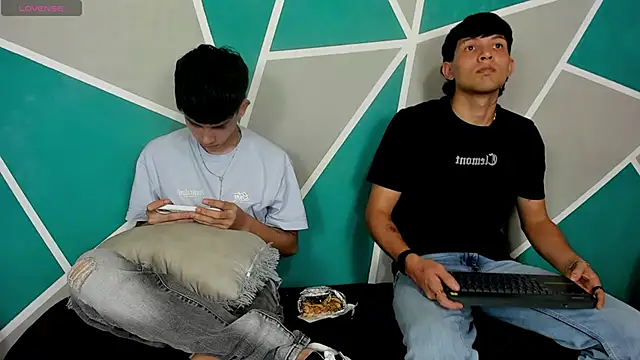 Snapshot of migueyalejo_teens chatting on September 27, 2025, 3:00 am migueyalejo teens online show from September 27, 2025, 3:00 am