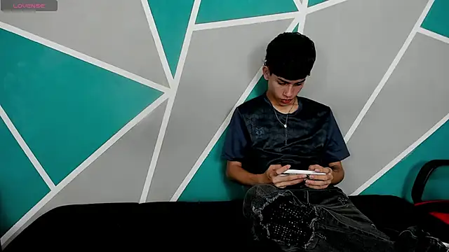 Snapshot of migueyalejo_teens chatting on October 2, 2025, 3:24 am migueyalejo teens online show from October 2, 2025, 3:24 am