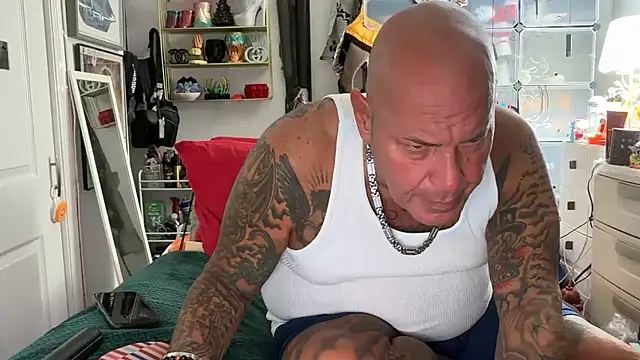 joeytatts66 online show from November 12, 2025, 2:01 am