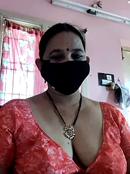 Snapshot of lalitha225 chatting on December 11, 2024, 4:49 am lalitha225 online show from December 11, 2024, 4:49 am