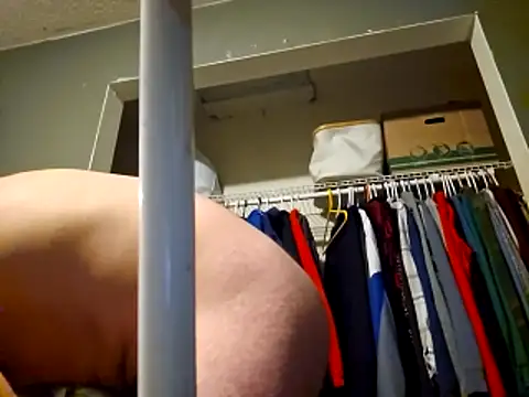 Spunwhiteboy1992 online show from December 5, 2025, 6:11 am