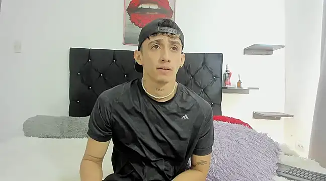 Snapshot of hotfriends_sex chatting on December 21, 2024, 5:40 pm hotfriends sex online show from December 21, 2024, 5:40 pm