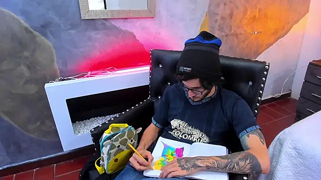 Snapshot of Loggan_donnelly chatting on December 24, 2024, 9:44 pm Loggan donnelly online show from December 24, 2024, 9:44 pm