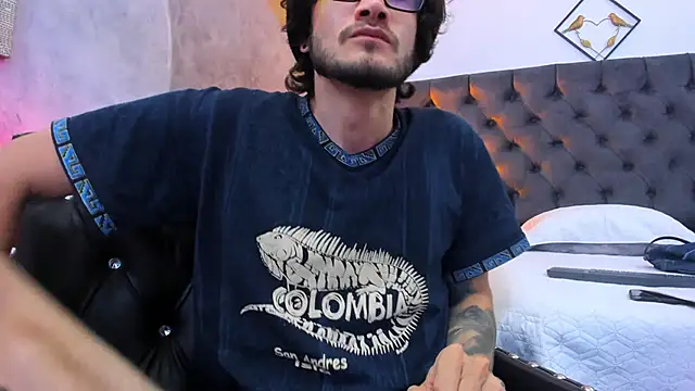 Snapshot of Loggan_donnelly chatting on December 25, 2024, 12:48 am Loggan donnelly online show from December 25, 2024, 12:48 am