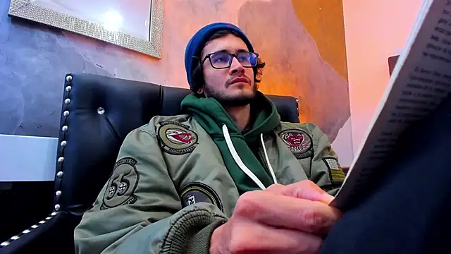 Snapshot of Loggan_donnelly chatting on December 29, 2024, 8:15 pm Loggan donnelly online show from December 29, 2024, 8:15 pm