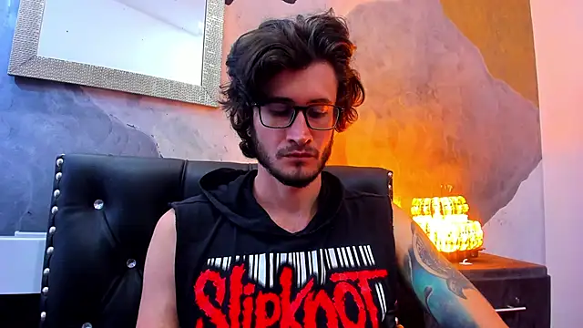 Snapshot of Loggan_donnelly chatting on December 30, 2024, 2:20 am Loggan donnelly online show from December 30, 2024, 2:20 am