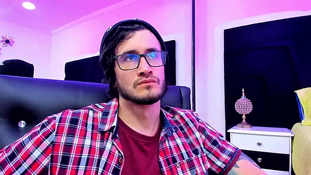 Snapshot of Loggan_donnelly chatting on December 30, 2024, 8:47 pm Loggan donnelly online show from December 30, 2024, 8:47 pm