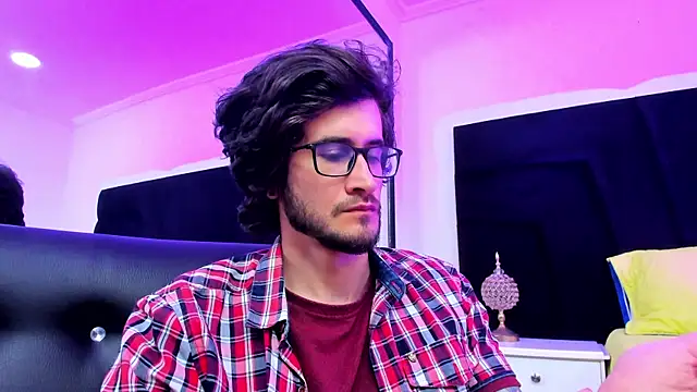 Snapshot of Loggan_donnelly chatting on December 30, 2024, 11:49 pm Loggan donnelly online show from December 30, 2024, 11:49 pm