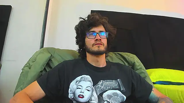 Snapshot of Loggan_donnelly chatting on January 5, 2025, 9:14 pm Loggan donnelly online show from January 5, 2025, 9:14 pm