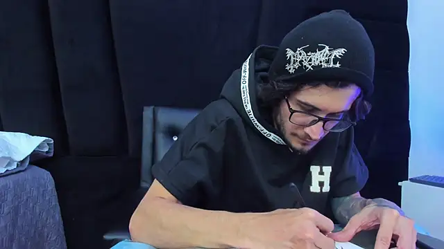 Snapshot of Loggan_donnelly chatting on January 11, 2025, 7:38 pm Loggan donnelly online show from January 11, 2025, 7:38 pm