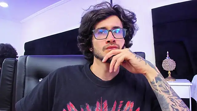 Snapshot of Loggan_donnelly chatting on January 16, 2025, 11:59 pm Loggan donnelly online show from January 16, 2025, 11:59 pm