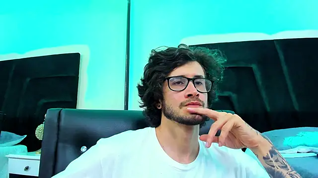 Snapshot of Loggan_donnelly chatting on January 17, 2025, 9:06 pm Loggan donnelly online show from January 17, 2025, 9:06 pm