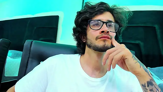 Snapshot of Loggan_donnelly chatting on January 18, 2025, 12:13 am Loggan donnelly online show from January 18, 2025, 12:13 am