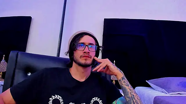 Snapshot of Loggan_donnelly chatting on January 18, 2025, 11:44 pm Loggan donnelly online show from January 18, 2025, 11:44 pm