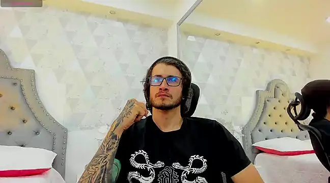 Snapshot of Loggan_donnelly chatting on January 19, 2025, 4:22 am Loggan donnelly online show from January 19, 2025, 4:22 am