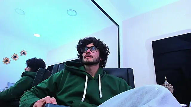 Snapshot of Loggan_donnelly chatting on January 21, 2025, 9:46 pm Loggan donnelly online show from January 21, 2025, 9:46 pm