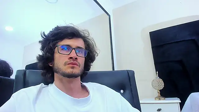 Snapshot of Loggan_donnelly chatting on January 30, 2025, 11:45 pm Loggan donnelly online show from January 30, 2025, 11:45 pm