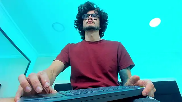 Snapshot of Loggan_donnelly chatting on February 2, 2025, 12:51 am Loggan donnelly online show from February 2, 2025, 12:51 am