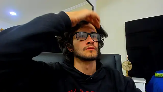 Snapshot of Loggan_donnelly chatting on February 5, 2025, 12:10 am Loggan donnelly online show from February 5, 2025, 12:10 am