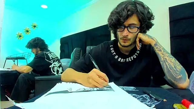 Snapshot of Loggan_donnelly chatting on February 12, 2025, 9:33 pm Loggan donnelly online show from February 12, 2025, 9:33 pm