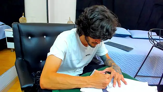 Snapshot of Loggan_donnelly chatting on February 13, 2025, 8:55 pm Loggan donnelly online show from February 13, 2025, 8:55 pm