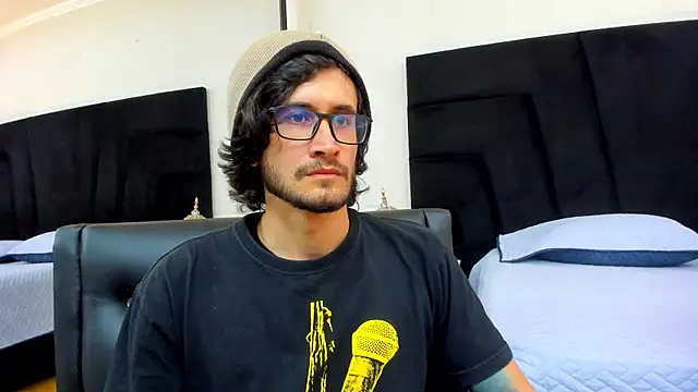 Snapshot of Loggan_donnelly chatting on February 14, 2025, 8:48 pm Loggan donnelly online show from February 14, 2025, 8:48 pm