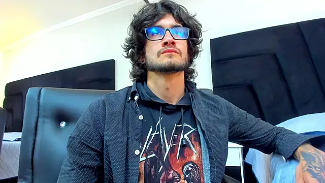 Snapshot of Loggan_donnelly chatting on February 15, 2025, 8:22 pm Loggan donnelly online show from February 15, 2025, 8:22 pm