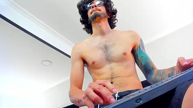 Snapshot of Loggan_donnelly chatting on February 20, 2025, 2:29 am Loggan donnelly online show from February 20, 2025, 2:29 am