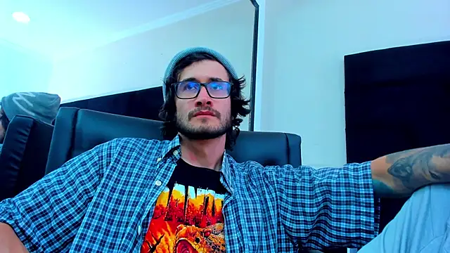 Snapshot of Loggan_donnelly chatting on February 22, 2025, 9:15 pm Loggan donnelly online show from February 22, 2025, 9:15 pm