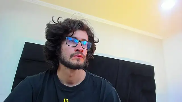 Snapshot of Loggan_donnelly chatting on March 6, 2025, 12:43 am Loggan donnelly online show from March 6, 2025, 12:43 am